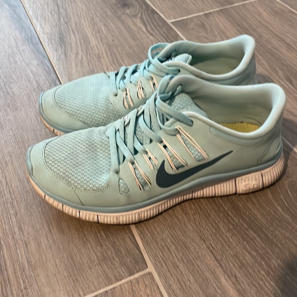 Nike Running Shoes - Picture 2 of 6
